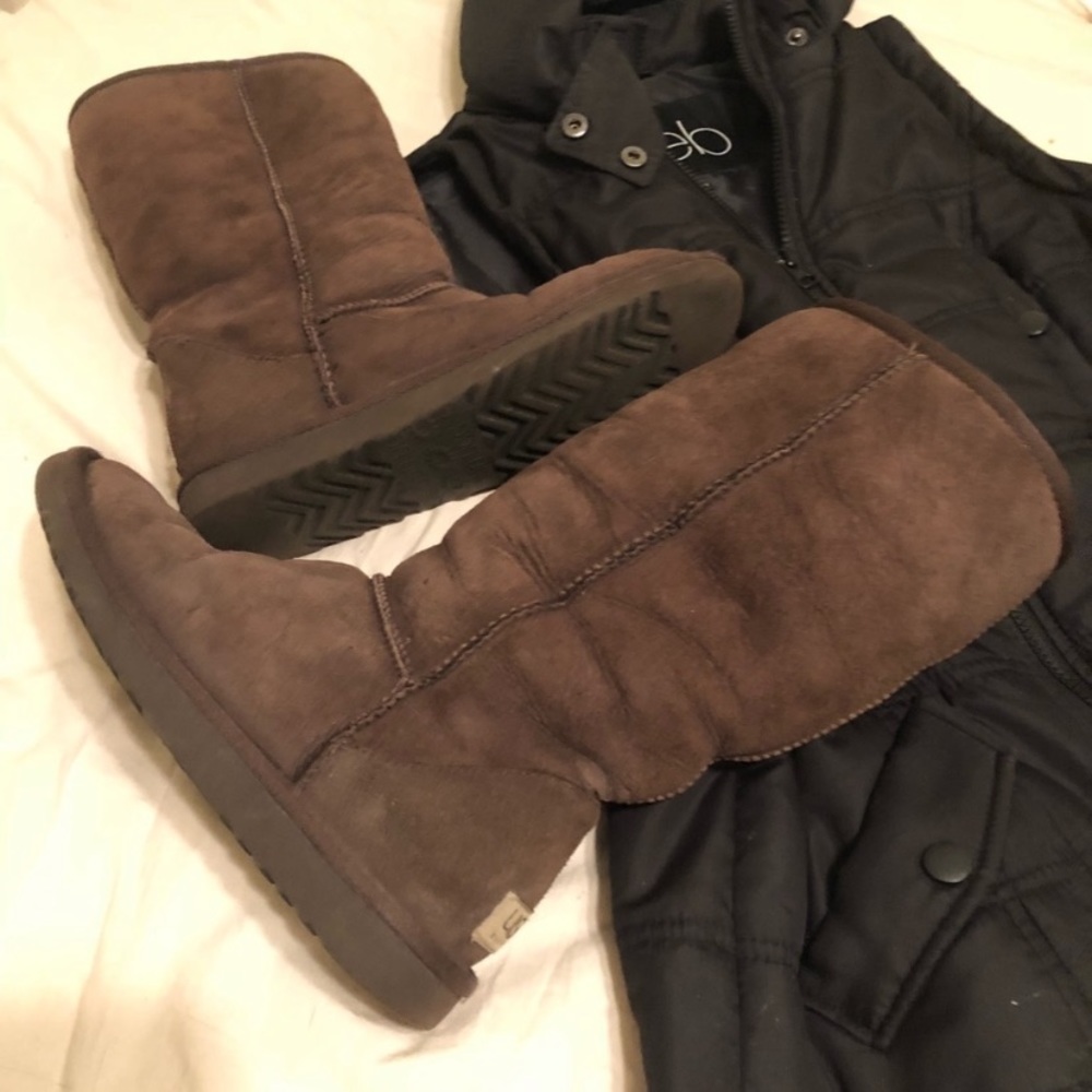 Dark brown uggs